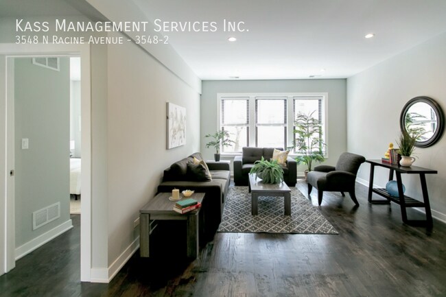 Foto del edificio - 3548 N Racine Ave