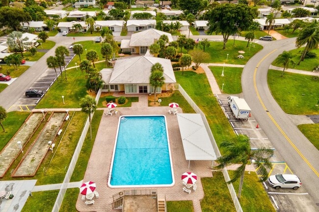 Foto del edificio - 220 NW 25th Ct
