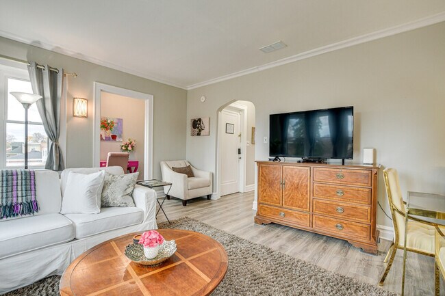 Foto del edificio - 1538 Fowler Ave