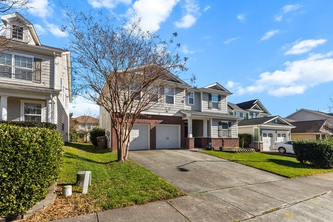 Building Photo - 5023 Lake Grove Blvd