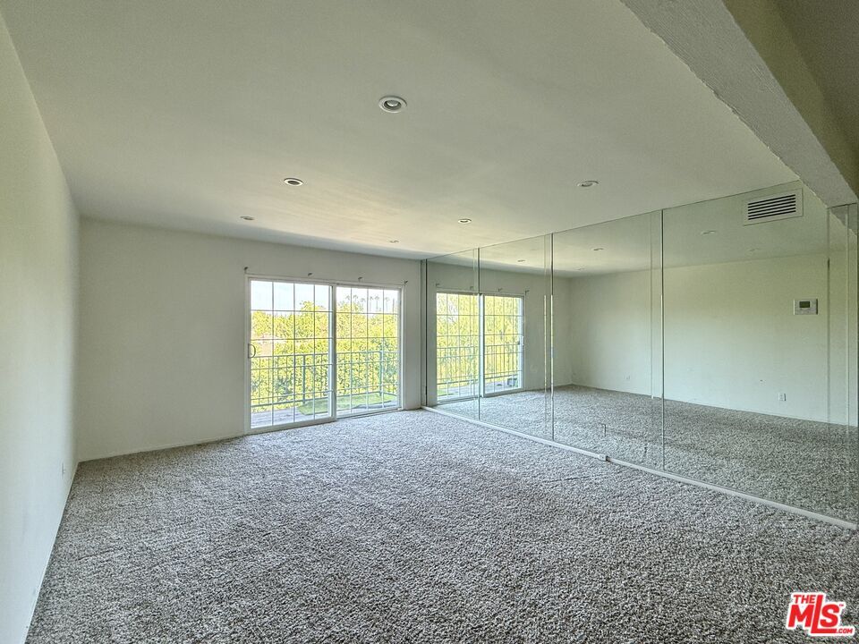 Foto del edificio - 5460 White Oak Ave