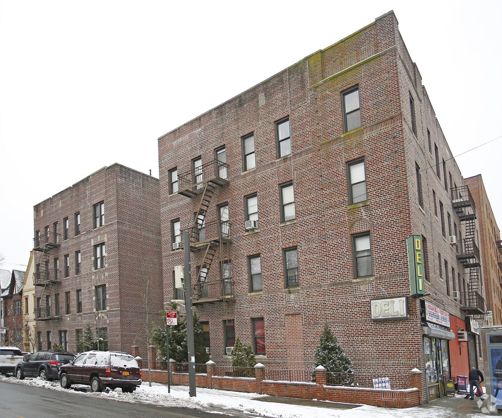 Primary Photo - 302 Marine Ave