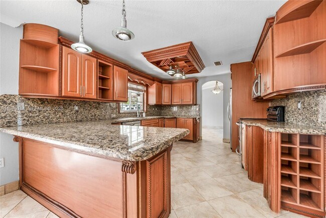 Building Photo - 10620 SW 146th Ct