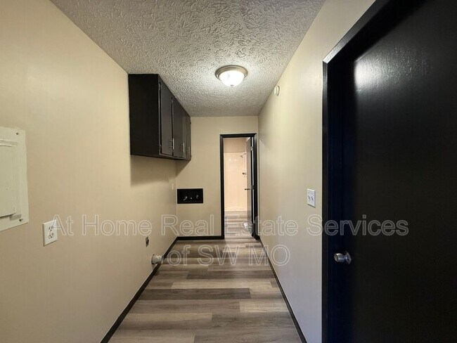 Foto del edificio - 1245 N Drury Ave