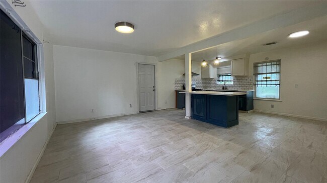 Foto del edificio - 3819 Botany Ln