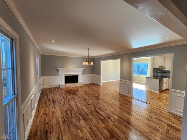 Building Photo - 885 Melody Ln