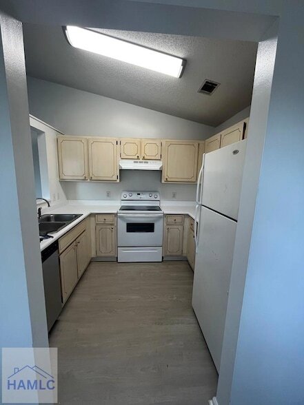 Foto del edificio - 910 Brett Dr