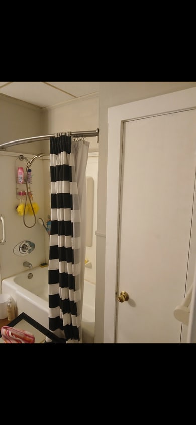 Building Photo - 20 Central St