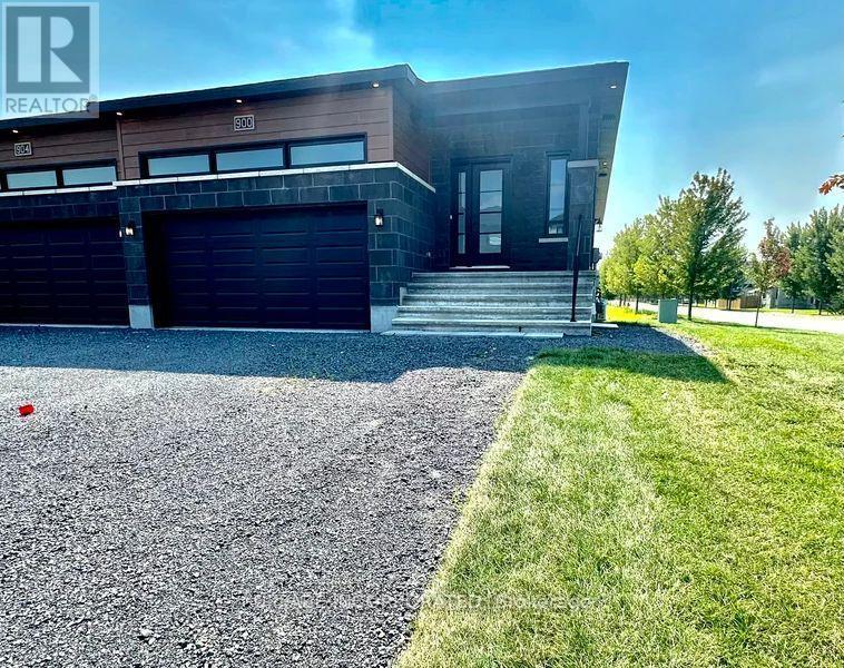 Primary Photo - 900 Chablis Cres