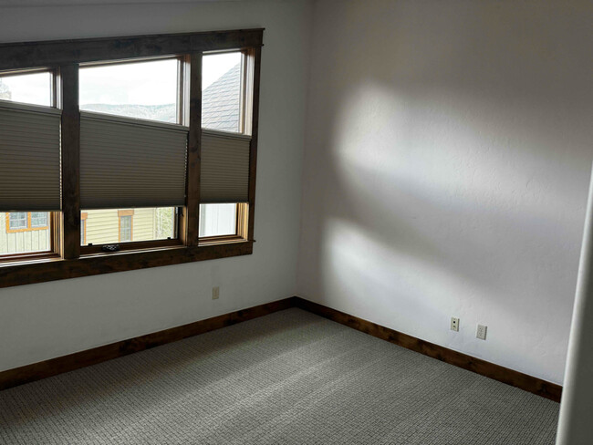 Building Photo - 80 Mule Deer Ct