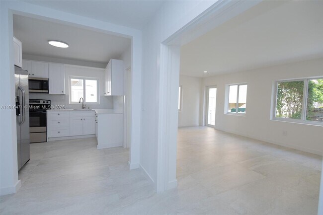 Foto del edificio - 2675 SW 24th Ter