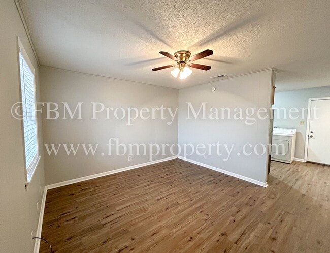 Building Photo - 330 W College St