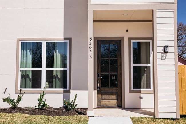 Building Photo - 5205 Bataan Rd