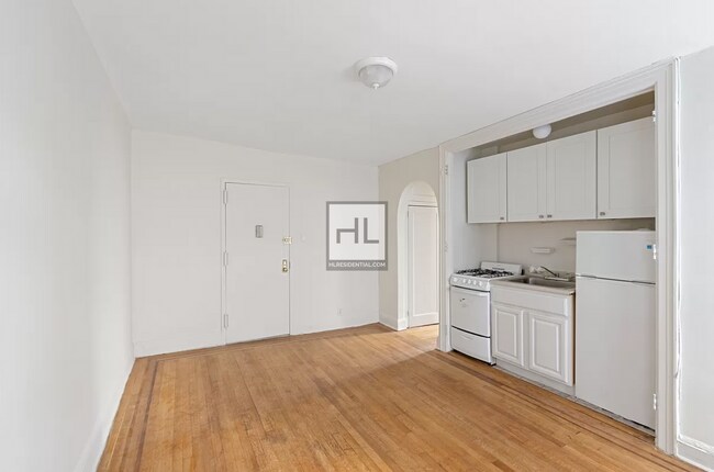Building Photo - East 52nd St