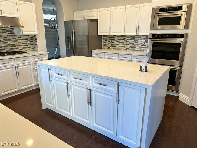 Building Photo - 8931 Lansberry Ct