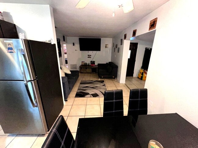 Building Photo - 107 Academy Ave