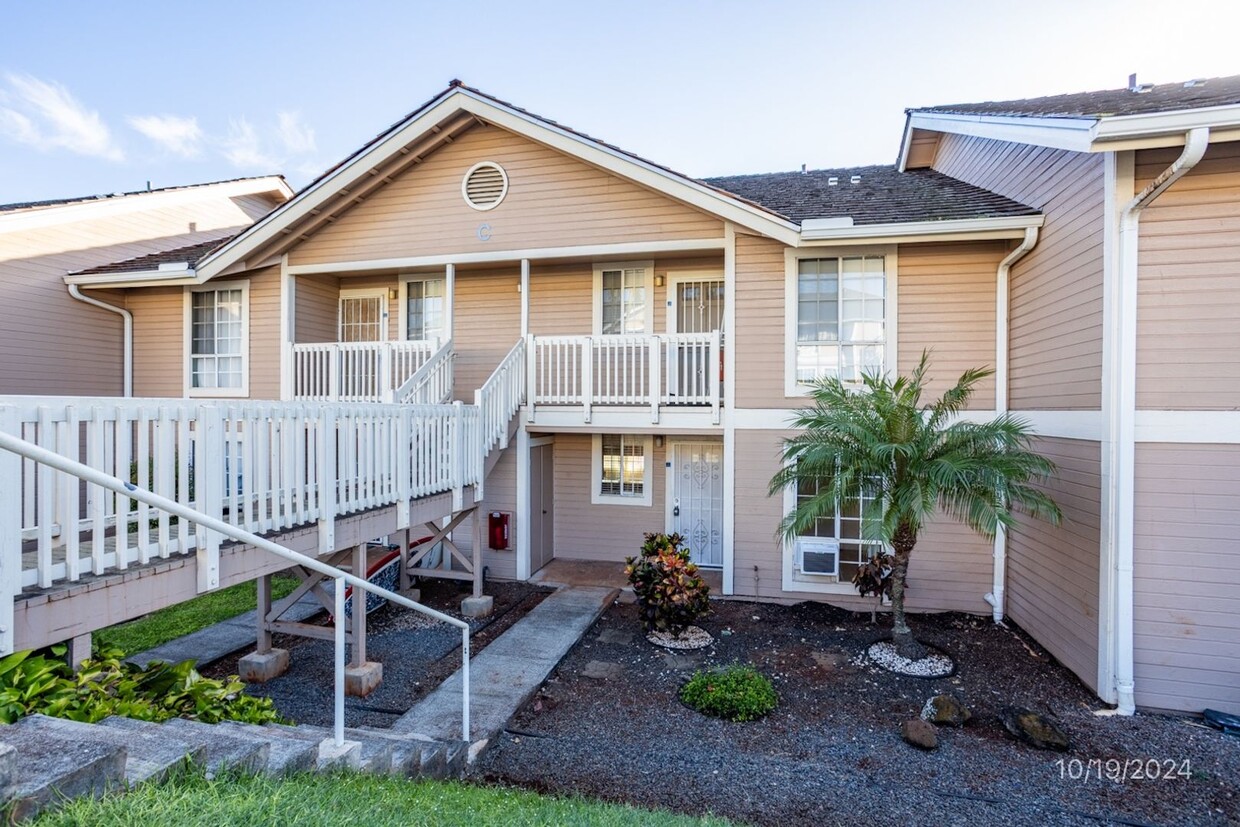 Foto principal - 2BR 2BA Townhouse in Waipio with PARKING!