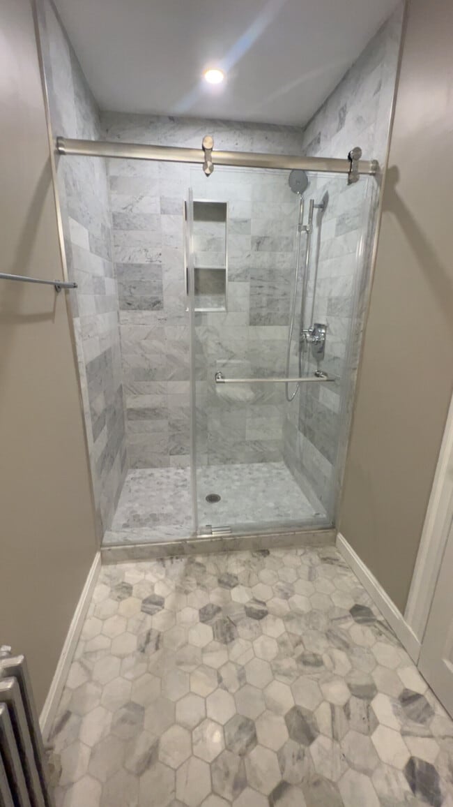 Building Photo - 82 Phillips St