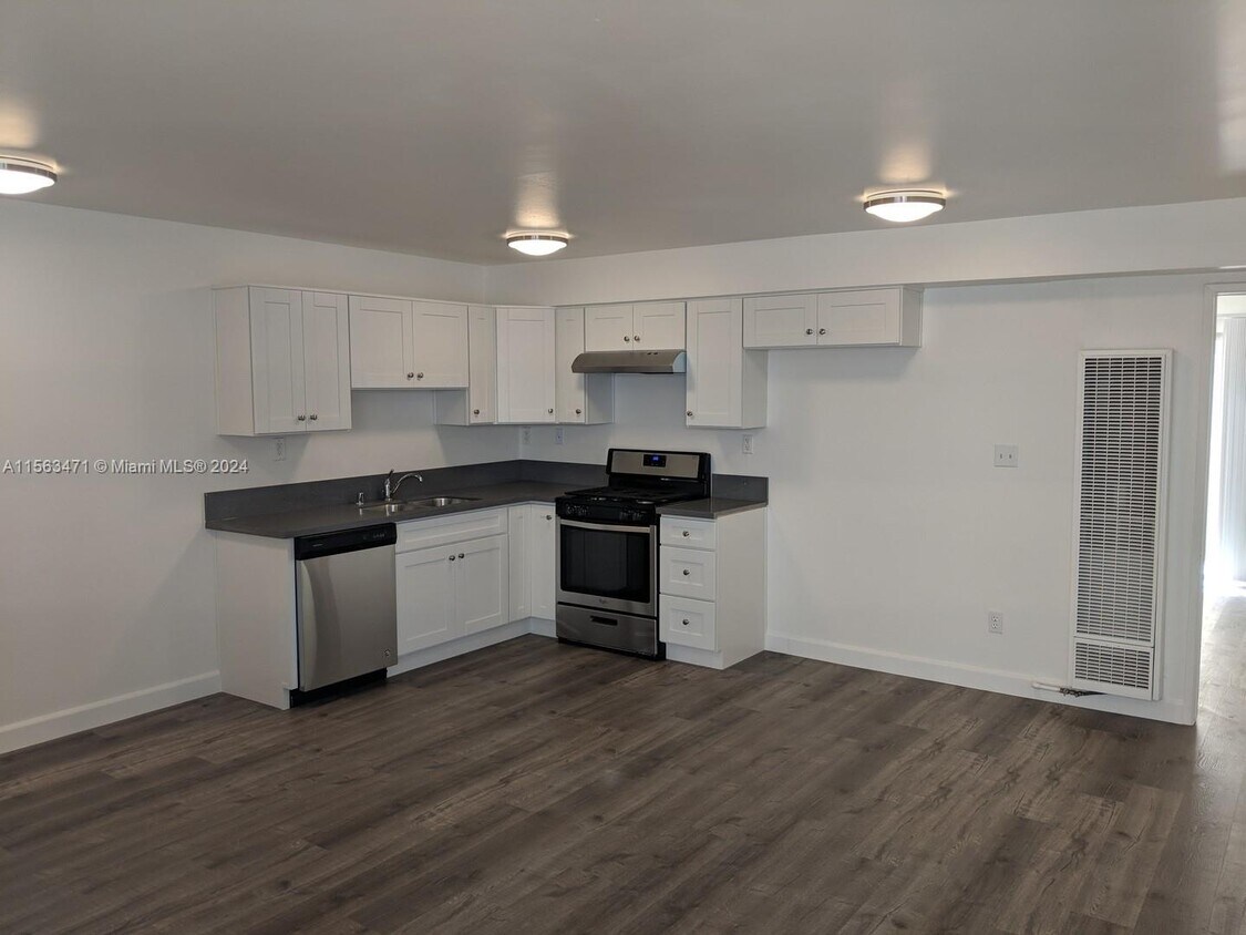 14329 Haynes St Unit 8, Los Angeles, CA 91401 Room for Rent in Los