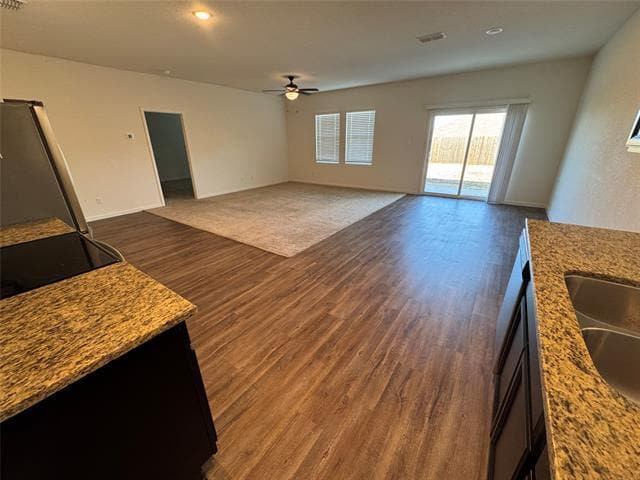 Foto del edificio - 812 Cherry Blossom St