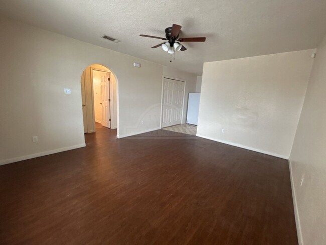 Foto del edificio - 1407 Dugger Cir