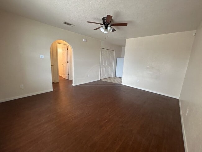 Foto del edificio - 1407 Dugger Cir