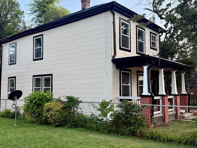 Building Photo - 212 Glover St