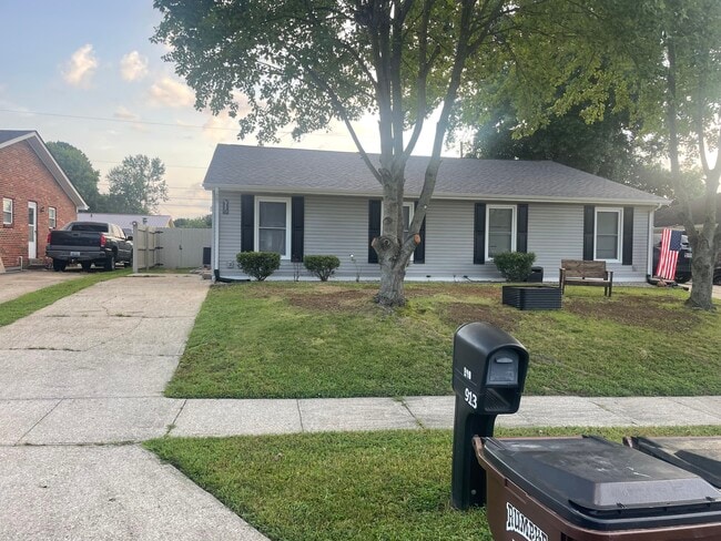 Building Photo - 913 Bordallo Dr