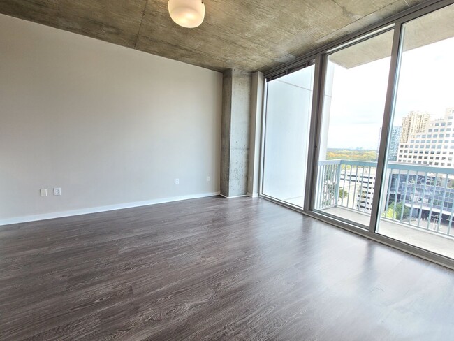 Foto del edificio - Spacious 1 Bedroom Condo at REALM Buckhead