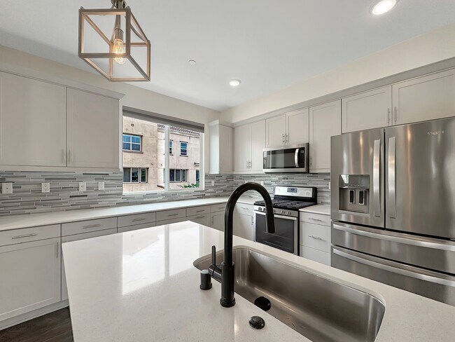 Building Photo - Great 3B/2.5BA Townhome in Otay Mesa!