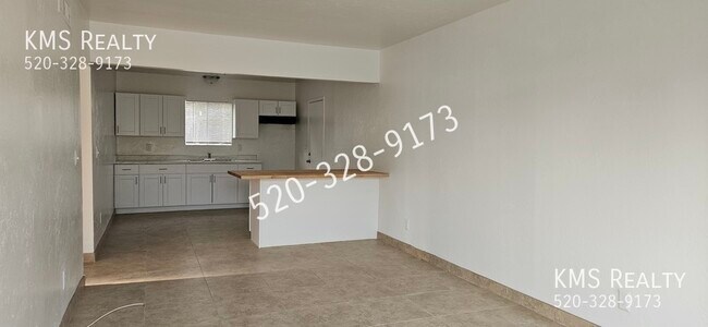 Building Photo - 2951 N Alvernon Way