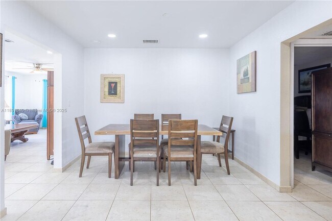 Foto del edificio - 1660 NE 25th Ave