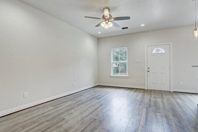 Building Photo - 10401 Cathedral Dr