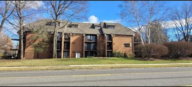 Building Photo - 181 Loomis Dr