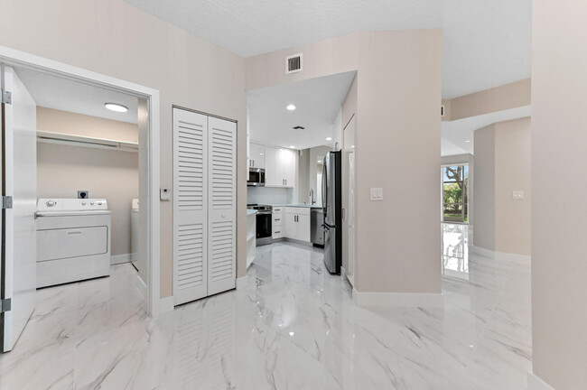 Building Photo - 12454 Crystal Pointe Dr