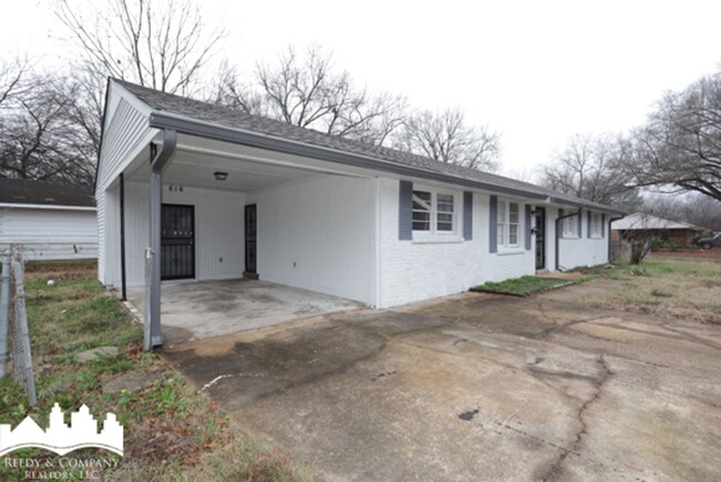 Building Photo - 616 N Roselawn Dr