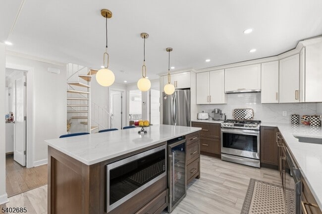 Foto del edificio - 48 Hobart Pl