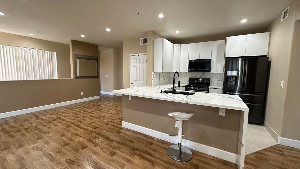 Primary Photo - SPECIOUS 2 BED 2 BATH CONDO WITH ATTACHED ...