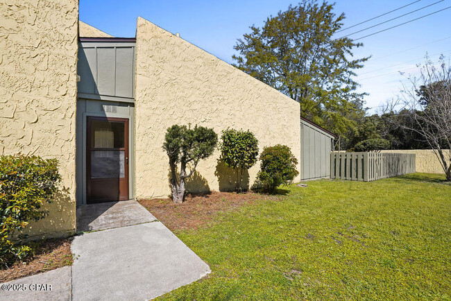 Building Photo - 1025 W 19th St