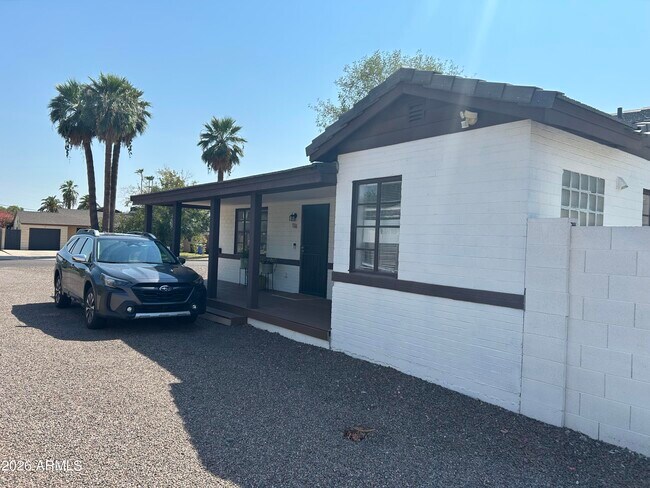 Foto del edificio - 326 W Highland Ave