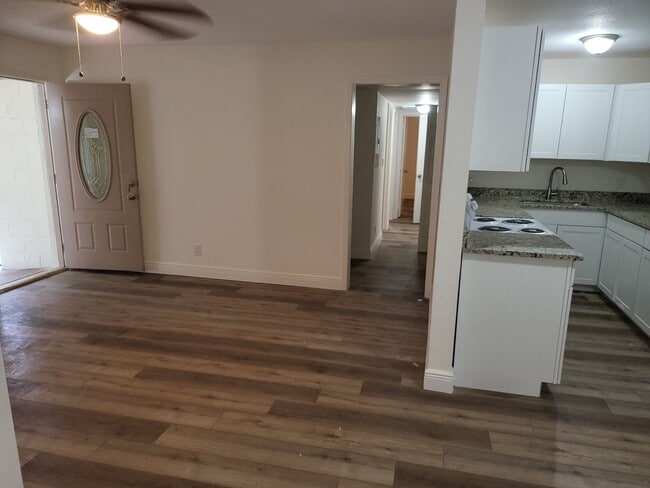Building Photo - Beautiful fully remodeled home!