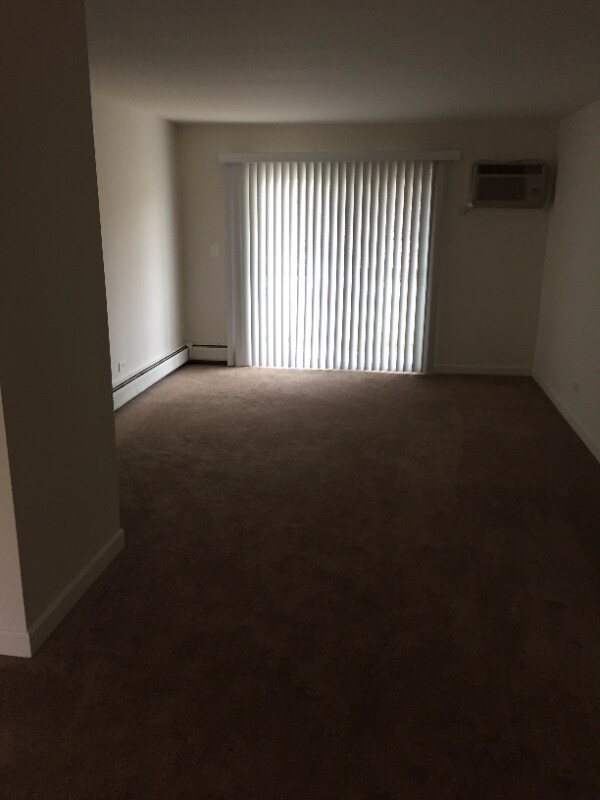 Building Photo - 531 Brookside Dr
