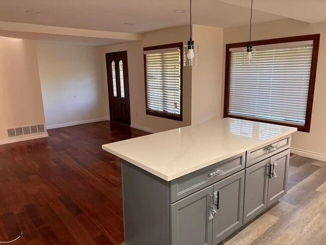 Foto del edificio - 848 E Northridge Ave