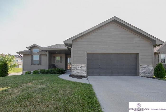 Foto principal - 4 bedroom in Omaha NE 68130