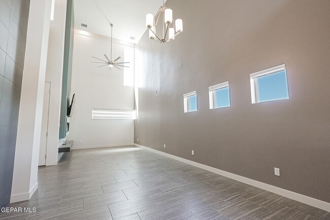 Foto del edificio - 644 Allerton Pkwy