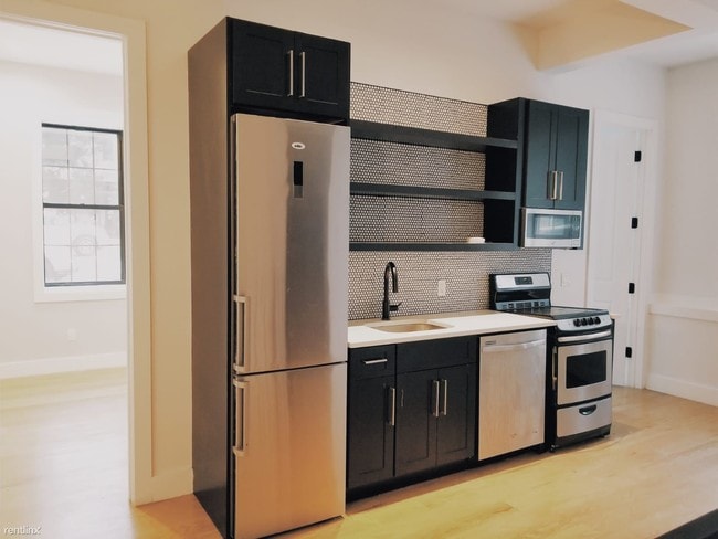Building Photo - 4 br, 1 bath  - 173 Humboldt St