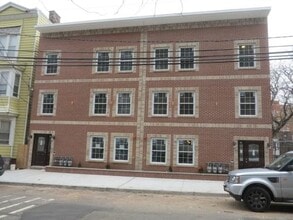 Building Photo - 14 Summit St
