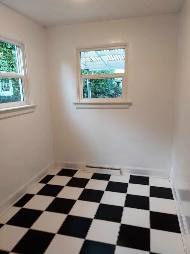 Building Photo - 3 Bedroom Home in Convenient Bremerton Loc...