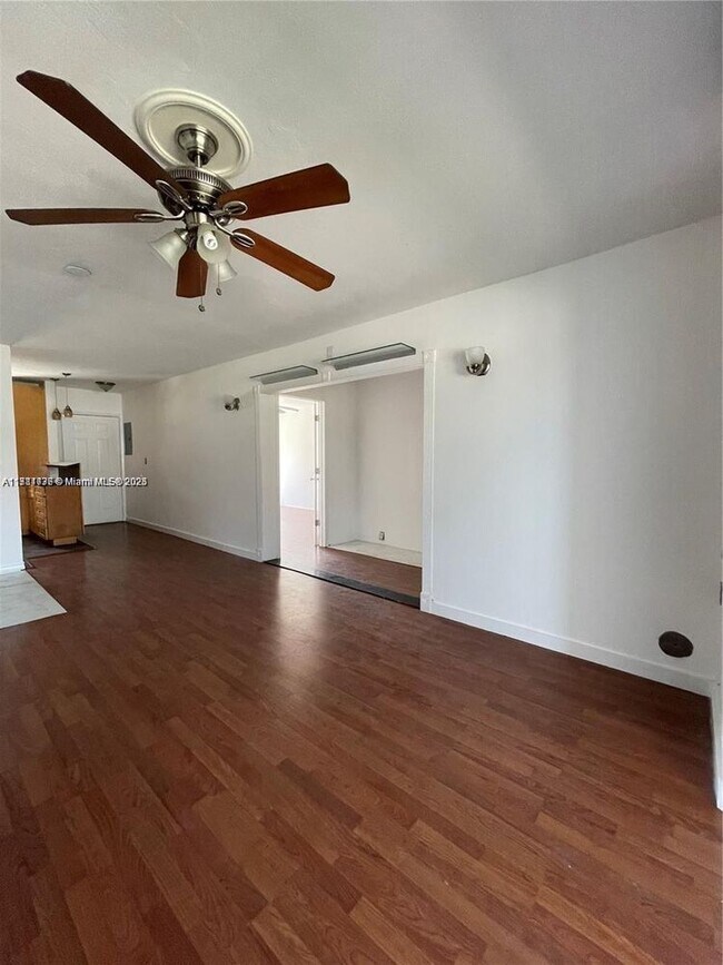 Foto del edificio - 1600 NE 114th St