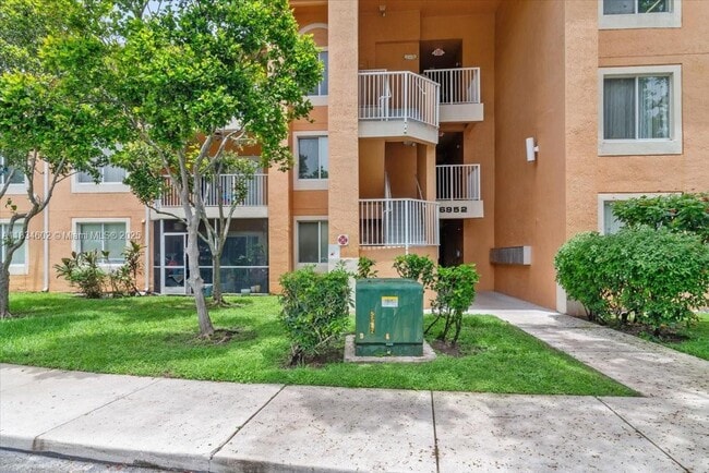 Building Photo - 6952 SW 39th St